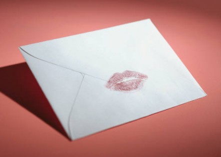 Picture of an envelope with a kiss