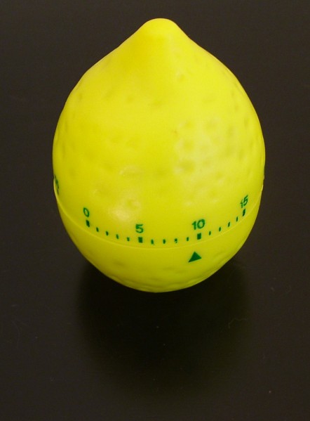 Lemon shaped timer, set to 10 minutes